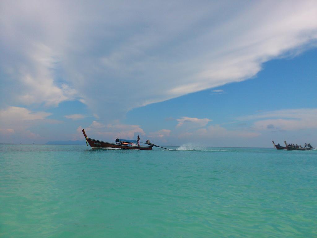 Ten Moons Lipe Resort Exterior photo